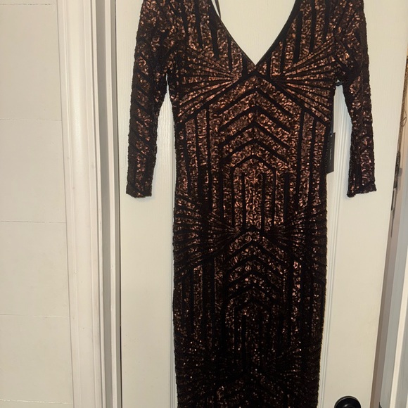 Vera Wang Dresses & Skirts - Vera Wang Black and Gold Sequin Long Sleeve Dress